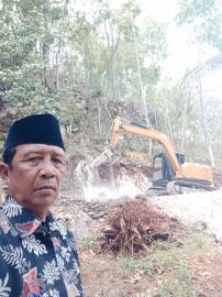 PAK LURAH KEMBALI TINJAU PEMBANGUNAN JALAN USAHA TANI DI NGAMPELOMBO